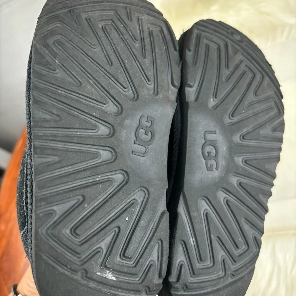 UGG NEUMELL CHUNKY ANKLE KIDS BOOTIES SIZE 12